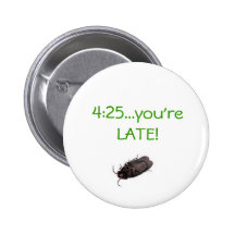 4h25… vous êtes EN RETARD ! Badge Avec Épingle