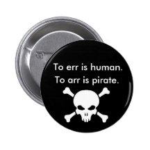 À l'arr est le pirate badge avec épingle
