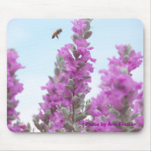 Abeille de miel en vol/sauge du Texas Tapis De Souris
