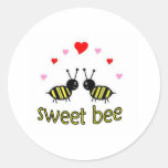 Abeille douce autocollant rond