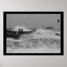 Accident de B&W d'un ressac féroce de tempête Affiches