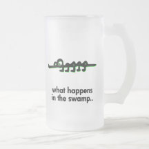 Alligator ce qui se produit dans le marais tasses
