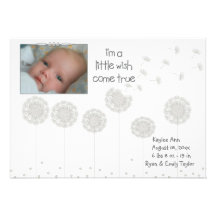 Annonces noires et blanches de naissance de photo  invitations personnalisées