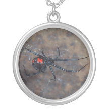 araignée de blackwidow pendentif