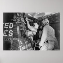 Astronaute inséré dans l'amitié 7 affiches