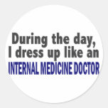 Au cours de la journée docteur de médecine interne autocollants