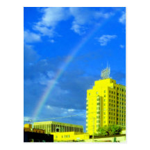 Au-dessus de la carte postale d'arc-en-ciel