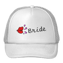 Baiser de jeune mariée casquettes de camionneur
