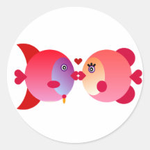 Baiser romantique de poissons autocollants ronds