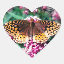 Batterfly et fleurs mauve autocollant en cœur