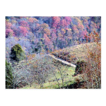 Belle voie sur les montagnes complètement de l'ora cartes postales