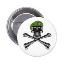 beret vert tête de mort pin's
