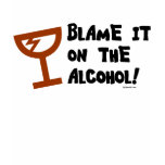 Blâmez-le sur l'alcool. T-shirt