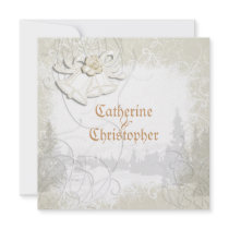 Blanc floral de mariage des cloches d'église n