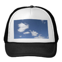 blancas de nubes d'escroquerie d'azul de cielo casquettes