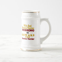 Boston Terrier et récompense absente d'épouse pour Tasse