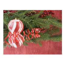 bougie rayée rouge avec la branche de sapin carte postale