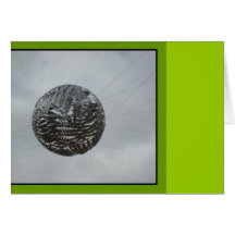 Boule de fougère en métal dans la carte de voeux d