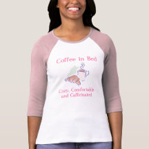 Café dans le lit, confortable, confortable et le C T-shirt