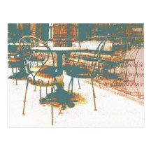 café vintage parisien de rue avec le manuscrit cartes postales