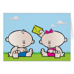 Carte de voeux d'anniversaire de jumelle de fille 