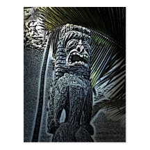 Carte postale foncée de statue de tiki