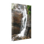 Cascade au-dessus de copie de toile de roches toile tendue