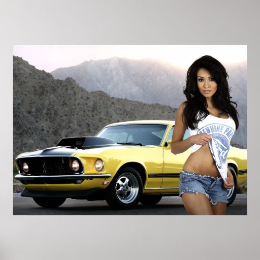 Catherine avec la voiture de muscle affiches