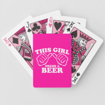 Cette fille a besoin d'une bière jeux de cartes bicyle
