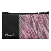 Chaîne rose, noire, argentée sombre, monogramme nécessaires pour