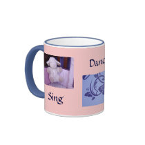 Chantez à des tasses de café d'amour de danse les 