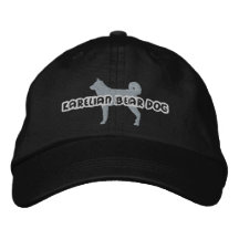 Chapeau brodé par chien karélien d'ours de silhoue