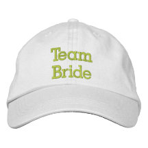 Chapeau brodé par jeune mariée d'équipe