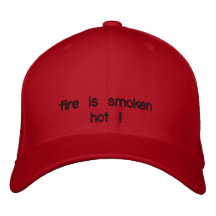 chapeau d'un rouge ardent casquettes brodées