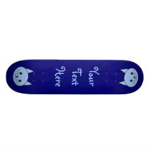 Chat bleu mignon skateboard
