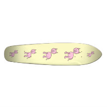 Chat rose mignon. Fond crème Skateboard Customisable