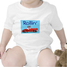 Chaton dans un convertible rouge t-shirt