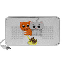 Chatons avec le fil haut-parleurs notebook