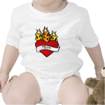 Chemise de bébé de tatouage de coeur de maman de V Barboteuse