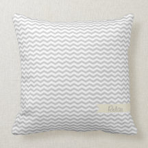 Chevron gris avec l'étiquette personnalisé par bei coussin