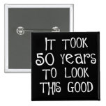 cinquantième anniversaire, 50 ans pour regarder ce badge avec épingle