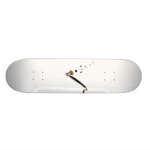 Clarinette basse avec des notes de musique plateaux de planche à roulettes