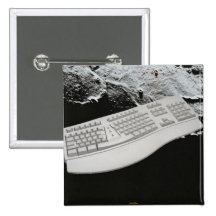 Clavier dans le bouton de l'espace pin's