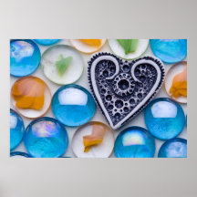 Coeur sur le verre de couleur posters