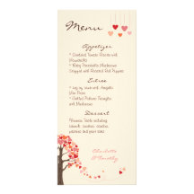 Coeurs d'arbre d'amour épousant le menu modèle de double carte