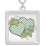 Coeurs et collier de fleurs