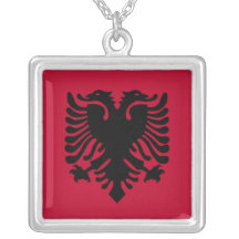 Collier albanais de drapeau