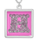 Collier argenté de fantaisie de l'initiale H de mo