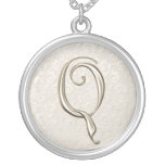 Collier argenté de monogramme - lettre Q