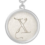 Collier argenté de monogramme - lettre X